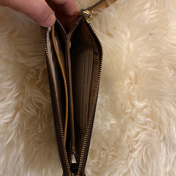 Michael Kors wallet/ wristlet EUC - Picture 8 of 9